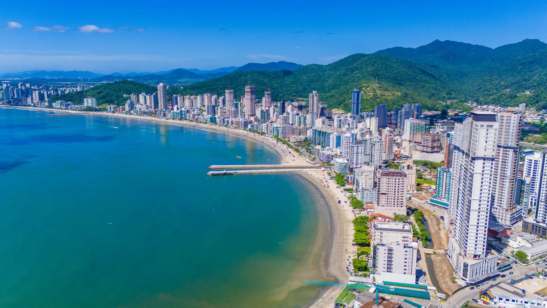 Vista aérea da orla de Itapema, Santa Catarina